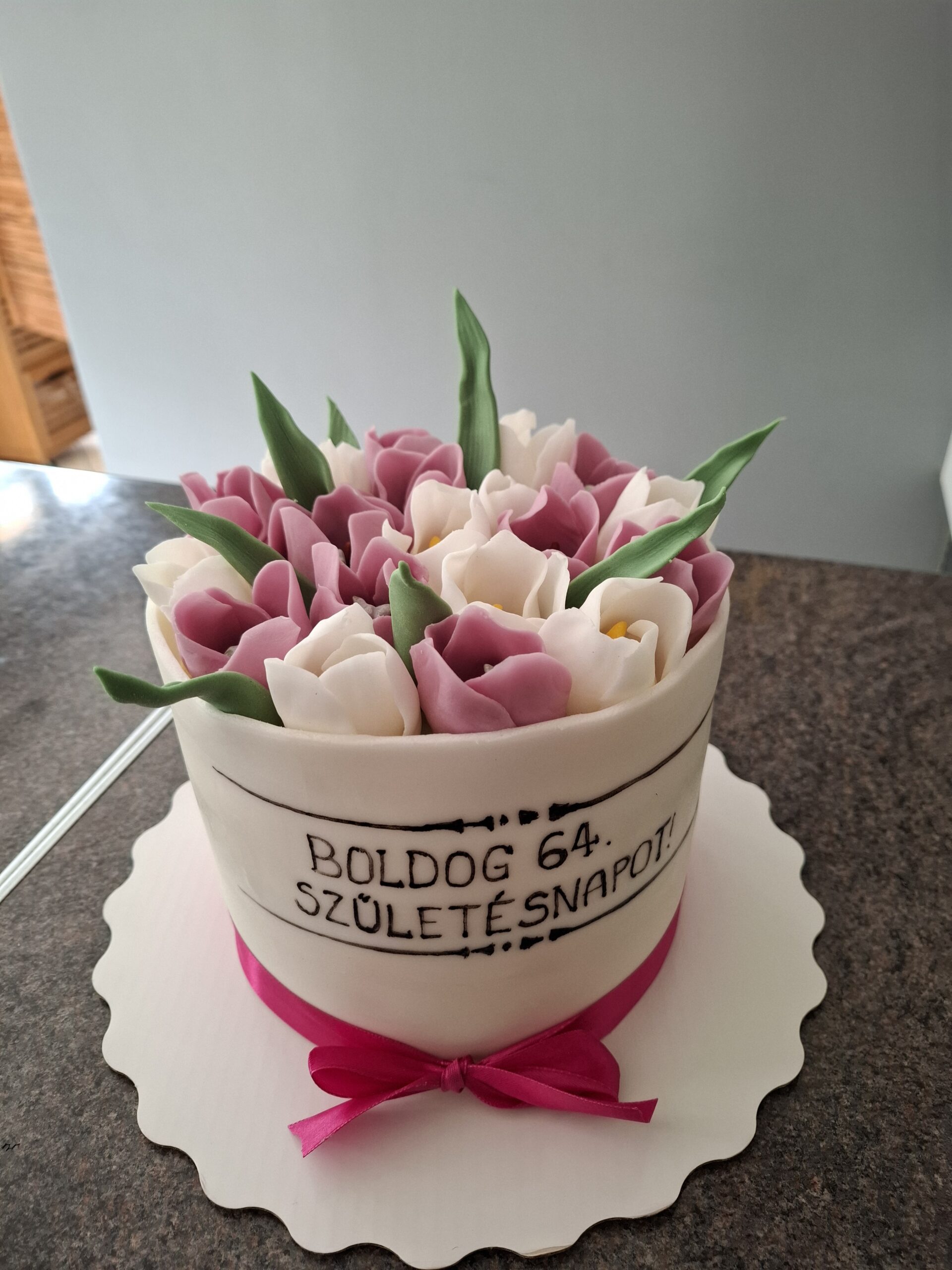 Home egyedi tulipán -box torta Miskolcon